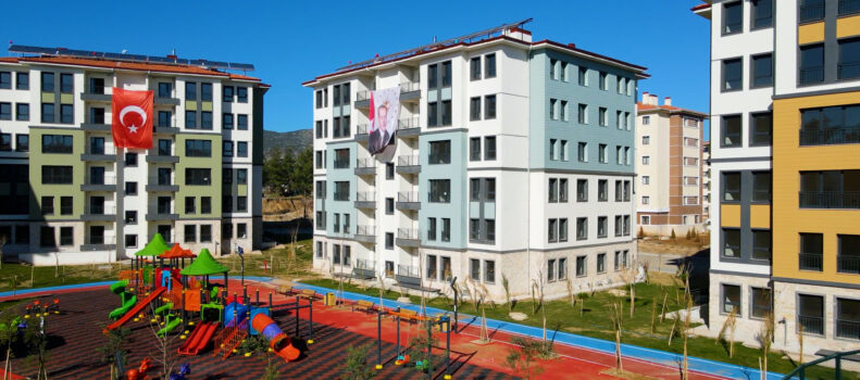 Çevre, Şehircilik ve İklim Değişikliği Bakanlığı Tarafından “Asrın Felaketinin” İzleri Hızla Siliniyor 200 Bin Deprem Konutunun İnşaatı Hızla Yükseliyor
